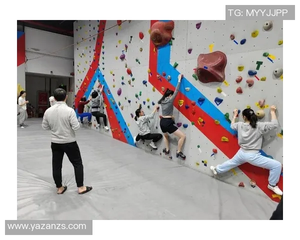 北京攀岩队技术解析:探索攀岩运动的技巧与训练方法 北京攀岩队技术解析:探索攀岩运动的技巧与训练方法